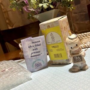 Precious Moments Peace on Earth Anyway 1996 Porcelain Figurine Enesco 183342 New